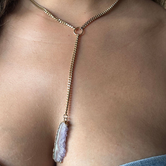 Model-Wearing-lariat-gold-necklace