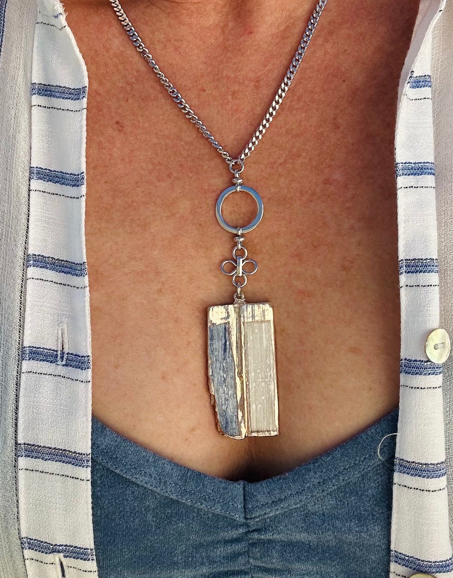 Kyanite-and-selenite-necklace-on-rhodium-belaroca-jewelry