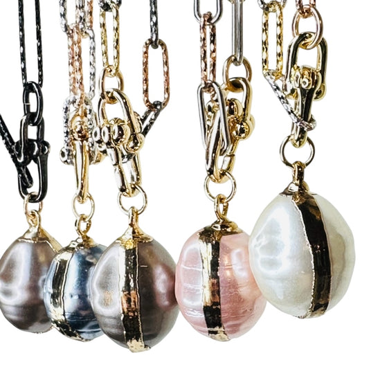 IMG_hand-painted-pearl-pendants-handging-from-chainsgold-trim-belaroca-jewelry