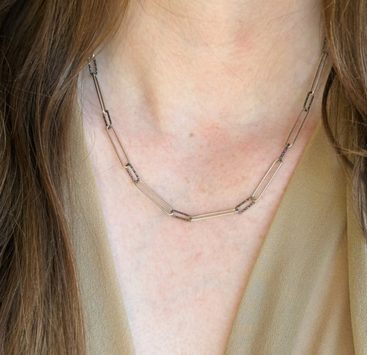 model-wearing-a-paper-clip-necklace-two-tone-silver-and-gun-metal-hammered-belaroca-ejewelry