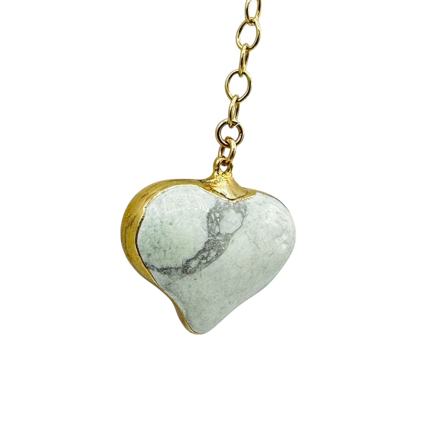 Side -view -of -howlite -heart -wrapped -on -gold -on -the -sides
