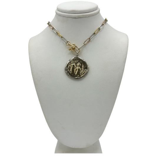 20mm-two-tone-coin-pendant-displaye-on-chain-belaroca-jewelry