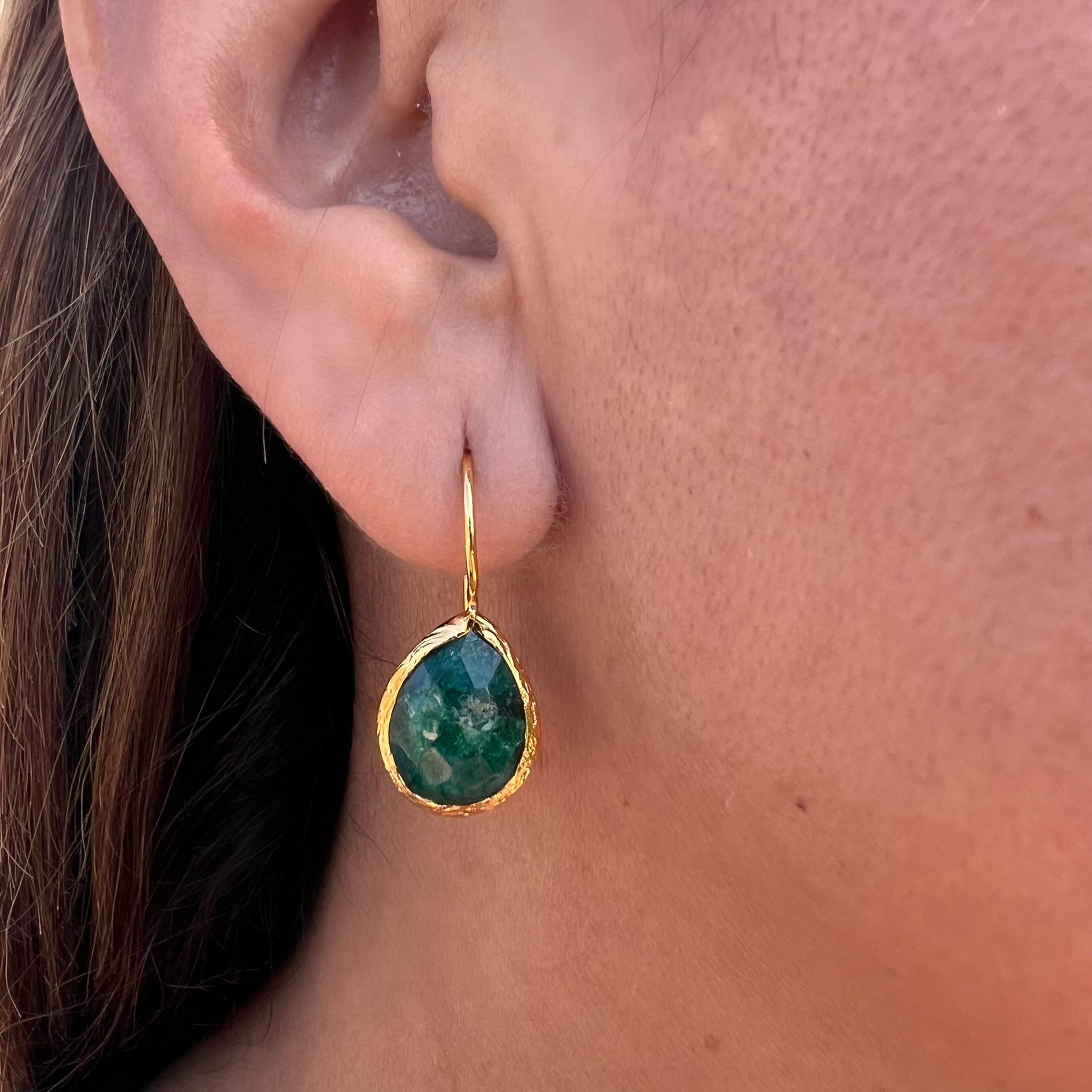 Teardrop-emerald-gemstone-earrng-hook-goldbelaroca-jewelry-on-ear