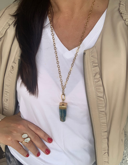 IMG_model-Wearing-blue-onyx-tower-point-pendant-necklace-and-white-geode-ring-gold-belarocajewelry